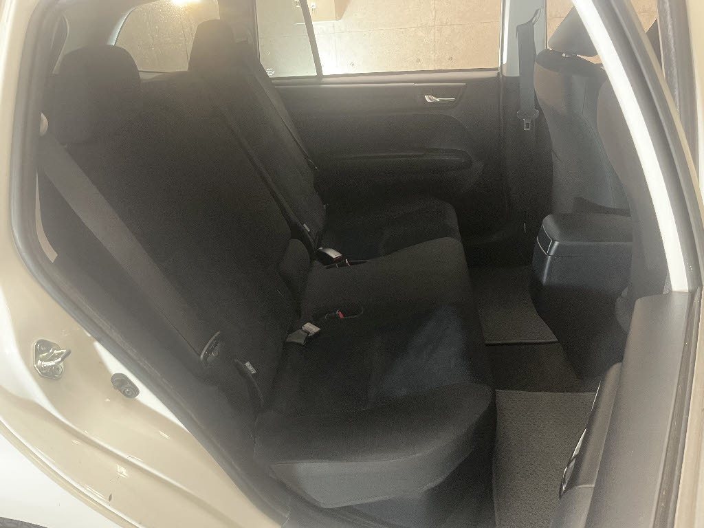 トヨタ カローラフィールダーHV4枚目