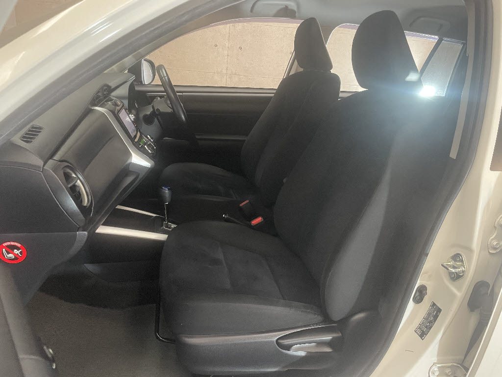 トヨタ カローラフィールダーHV5枚目