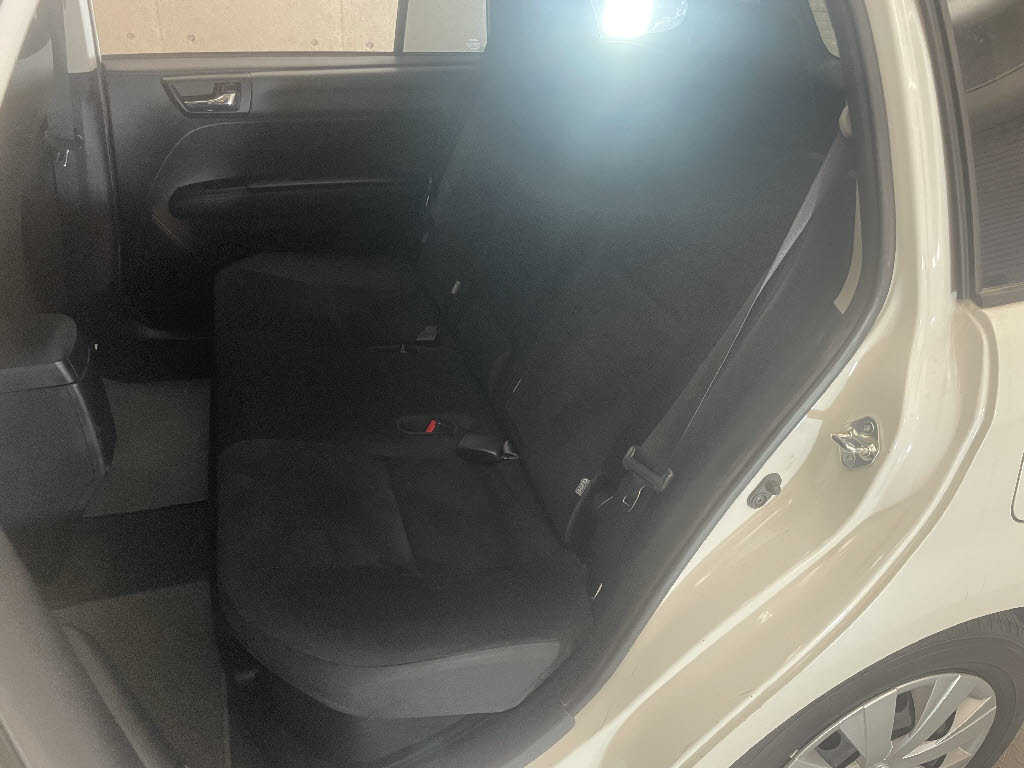 トヨタ カローラフィールダーHV6枚目