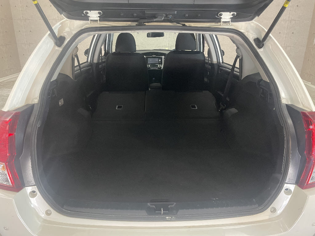 トヨタ カローラフィールダーHV8枚目