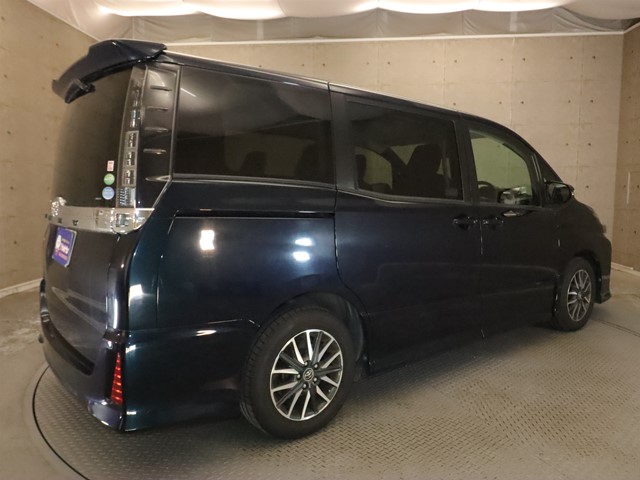 トヨタ ヴォクシー1枚目