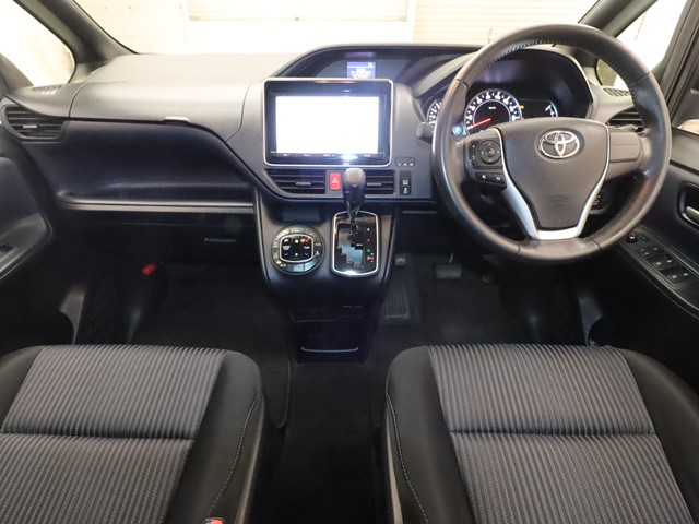 トヨタ ヴォクシー2枚目