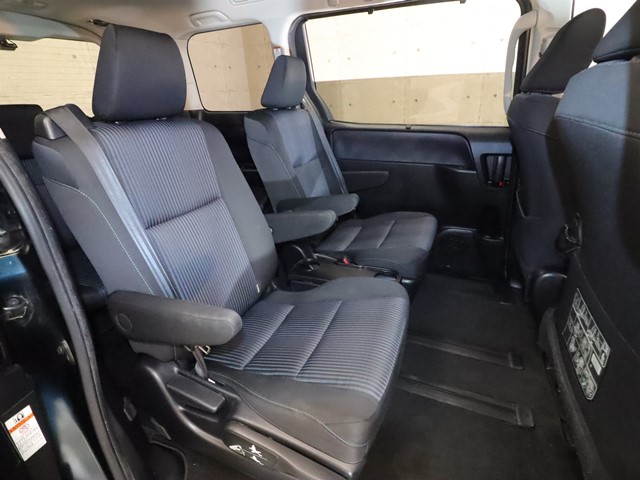 トヨタ ヴォクシー4枚目