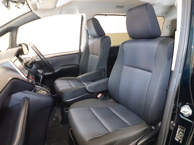 トヨタ ヴォクシー7枚目