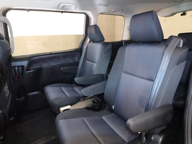 トヨタ ヴォクシー8枚目