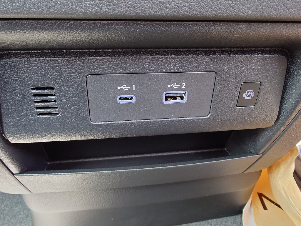 ニッサン セレナＨＶ7枚目