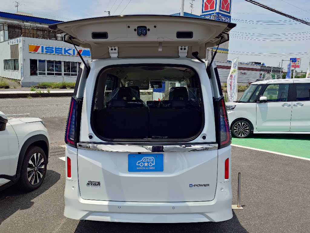 ニッサン セレナＨＶ8枚目