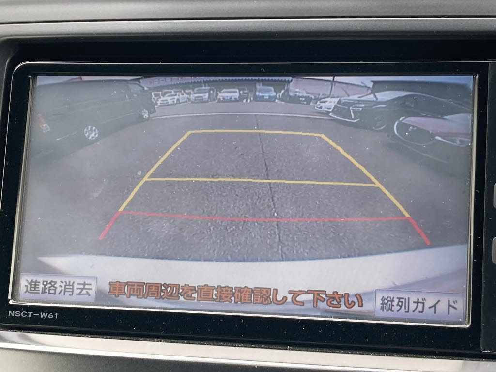 トヨタ プリウスアルファ5枚目