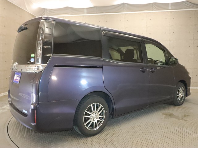 トヨタ ヴォクシー1枚目