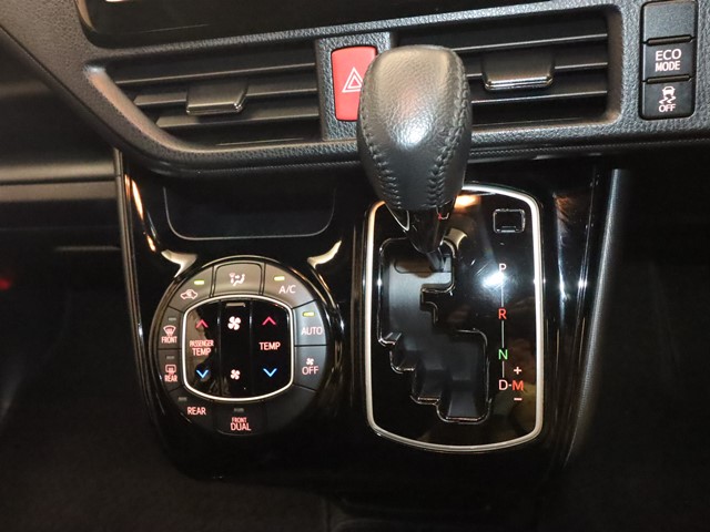 トヨタ ヴォクシー19枚目