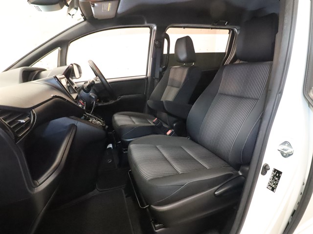 トヨタ ヴォクシー6枚目