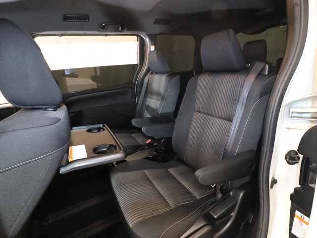 トヨタ ヴォクシー7枚目