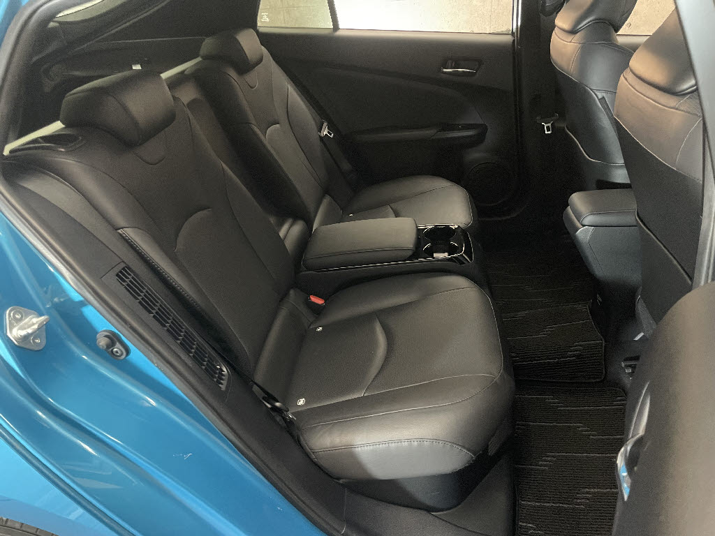 トヨタ プリウスＰＨＶ4枚目