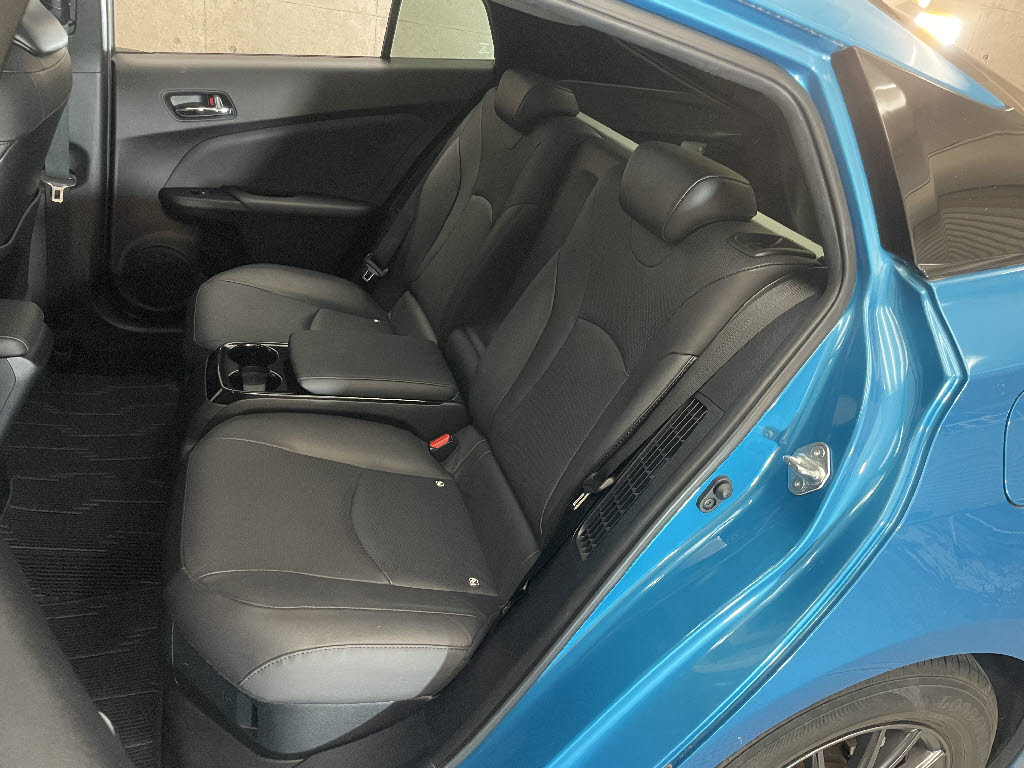 トヨタ プリウスＰＨＶ6枚目