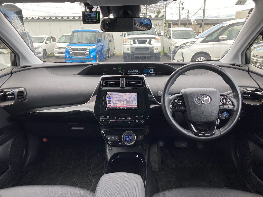 トヨタ プリウスＰＨＶ2枚目