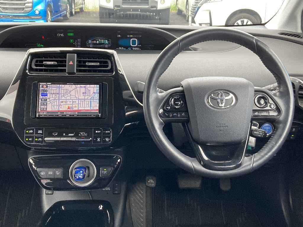 トヨタ プリウスＰＨＶ3枚目