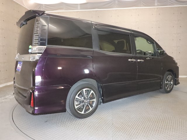 トヨタ ヴォクシー1枚目