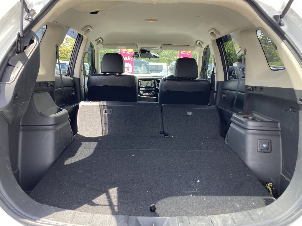 三菱 アウトランダーPHEV17枚目