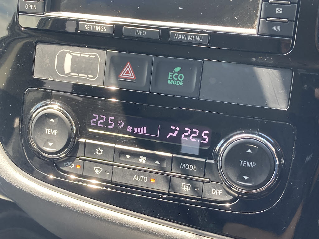 三菱 アウトランダーPHEV6枚目