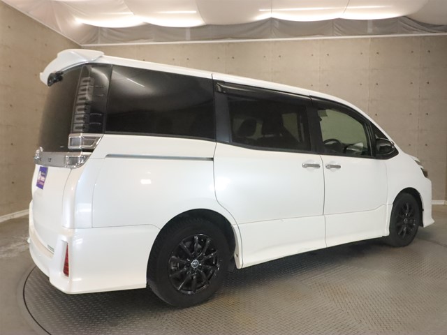 トヨタ ヴォクシー1枚目