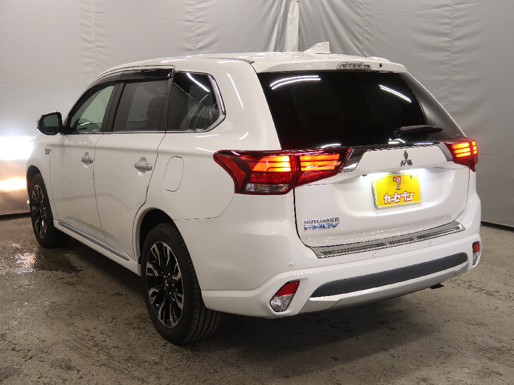 三菱 アウトランダーPHEV11枚目