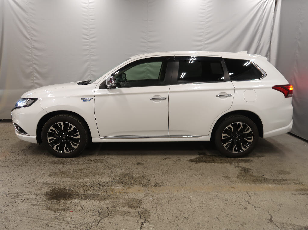 三菱 アウトランダーPHEV12枚目