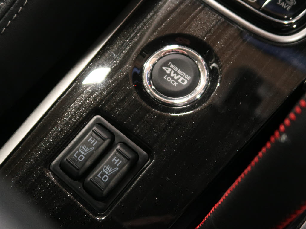 三菱 アウトランダーPHEV16枚目