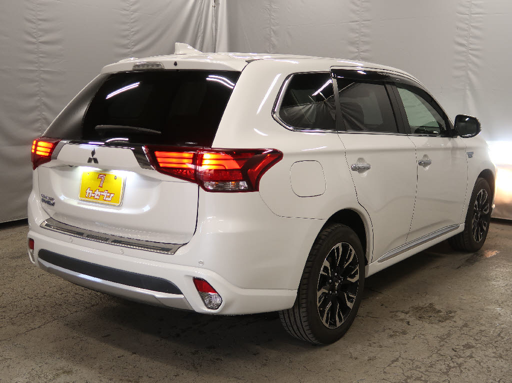 三菱 アウトランダーPHEV1枚目