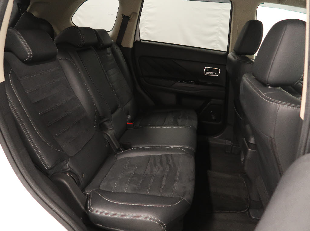 三菱 アウトランダーPHEV4枚目