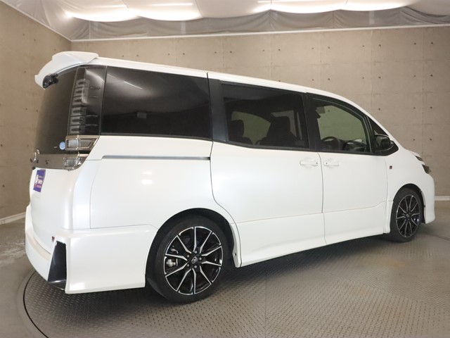 トヨタ ヴォクシー1枚目