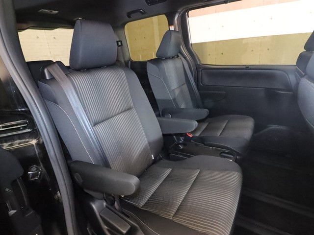トヨタ ヴォクシー4枚目