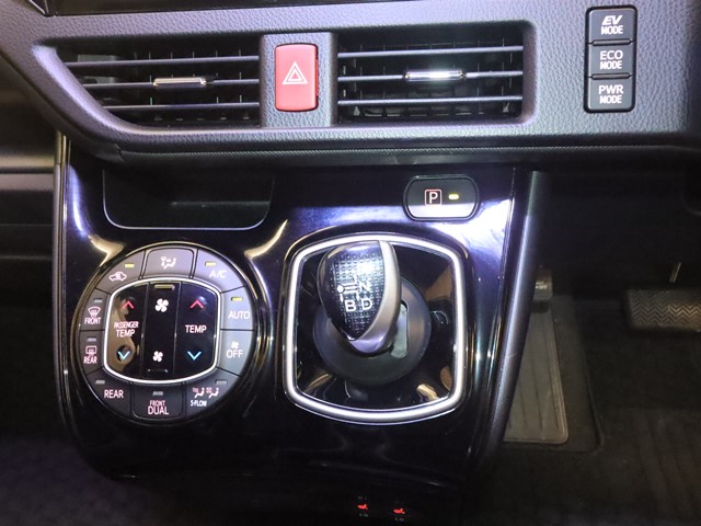 トヨタ ノアＨＶ18枚目