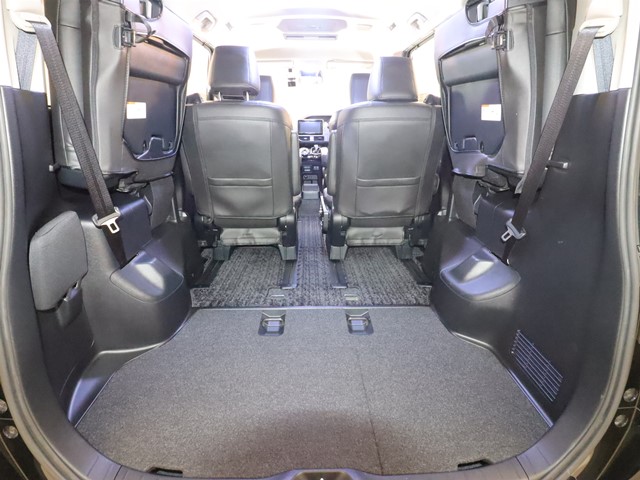 トヨタ ヴォクシーハイブリッド12枚目