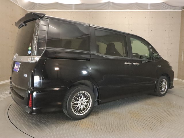 トヨタ ヴォクシーハイブリッド1枚目