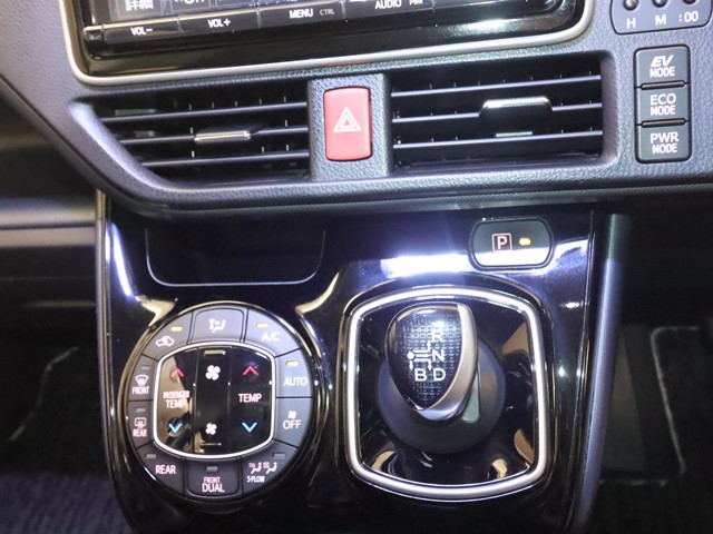 トヨタ ヴォクシーハイブリッド19枚目