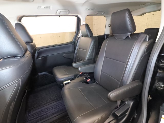 トヨタ ヴォクシーハイブリッド8枚目