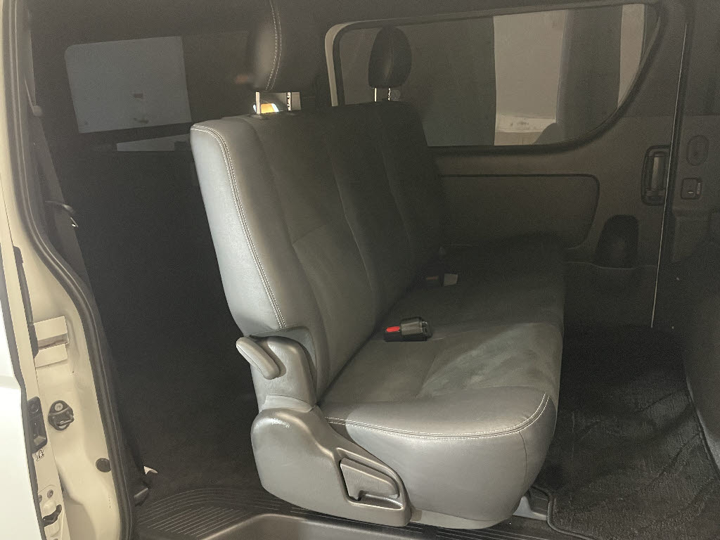 トヨタ ハイエースＶ4枚目