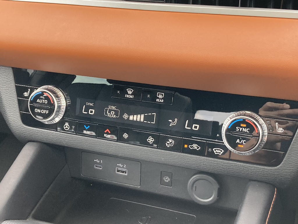 三菱 アウトランダーPHEV9枚目