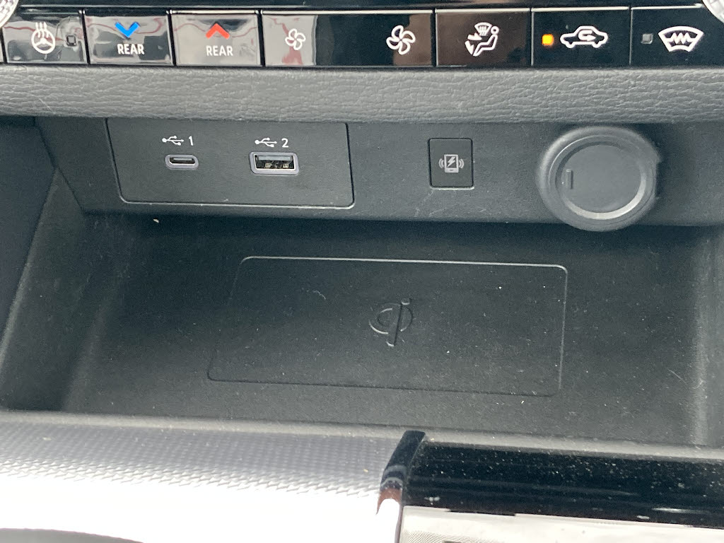 三菱 アウトランダーPHEV11枚目