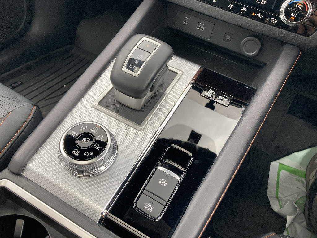 三菱 アウトランダーPHEV12枚目