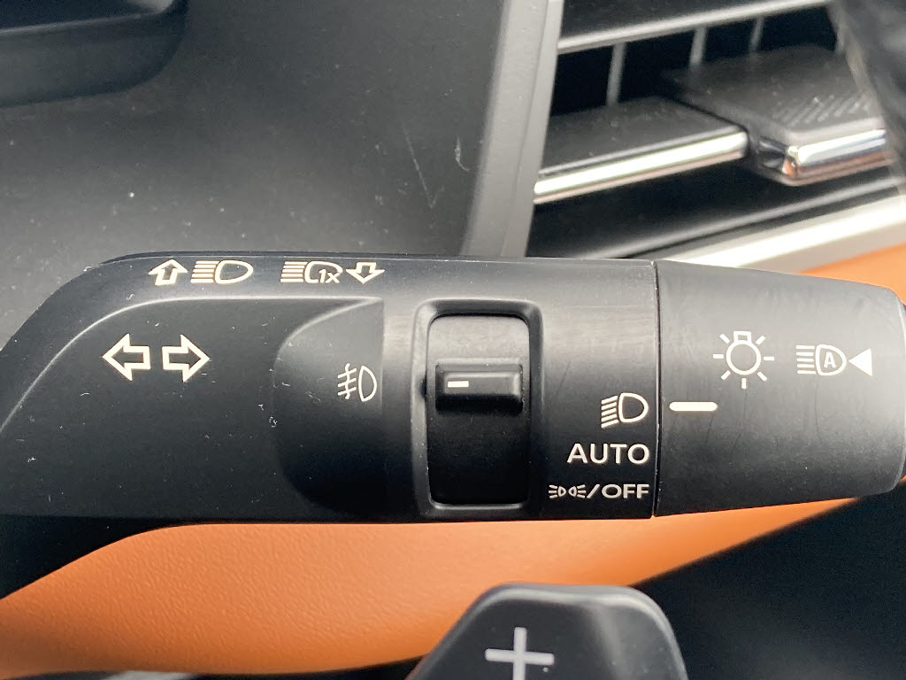 三菱 アウトランダーPHEV15枚目