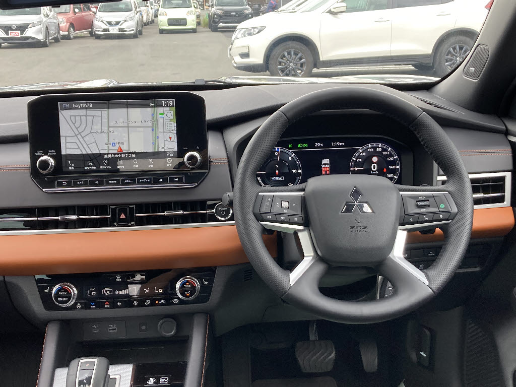 三菱 アウトランダーPHEV3枚目