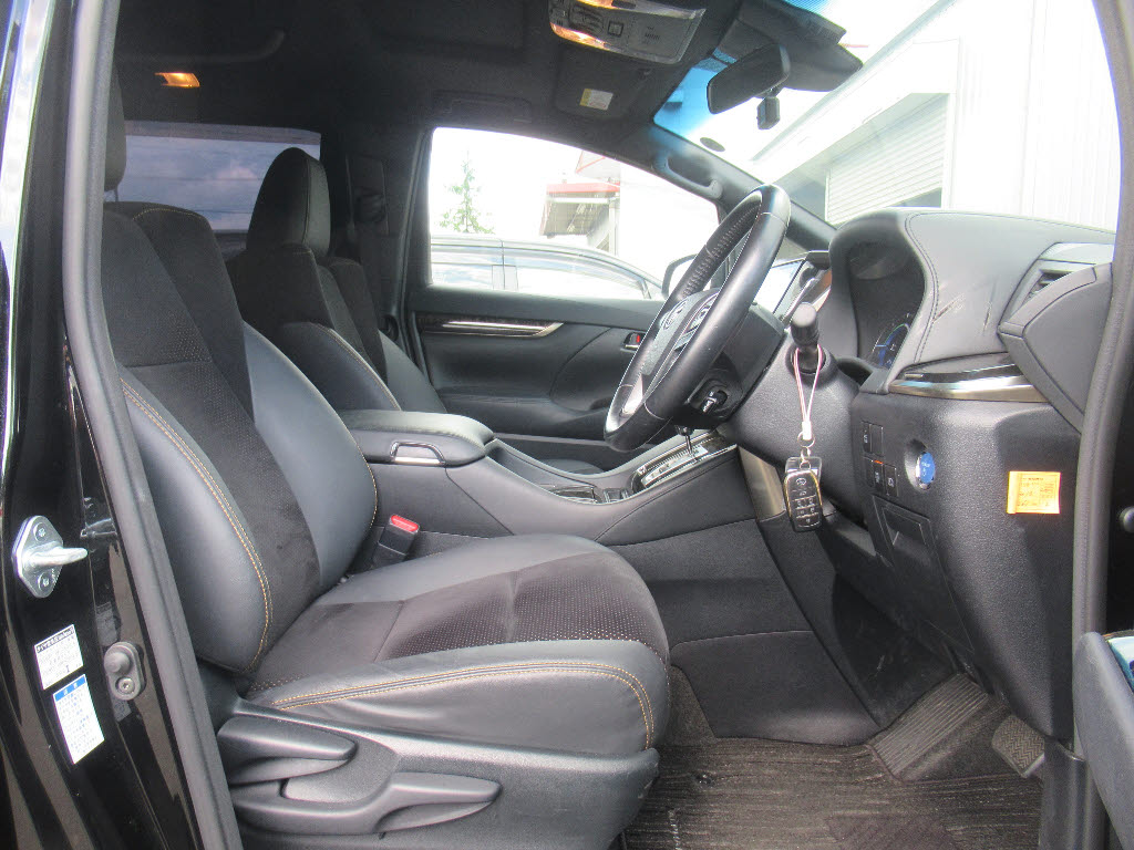 トヨタ アルファード ハイブリッド10枚目