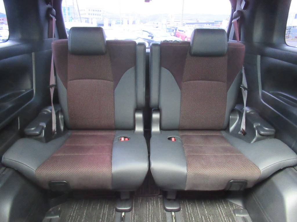 トヨタ アルファード ハイブリッド13枚目