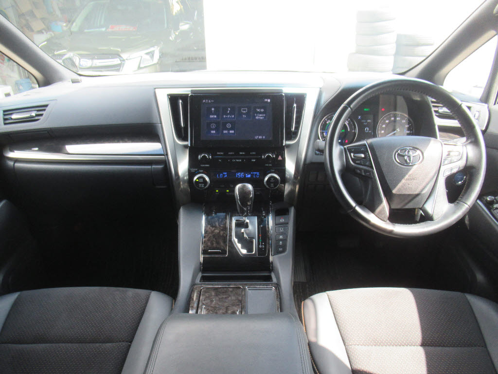 トヨタ アルファード ハイブリッド2枚目