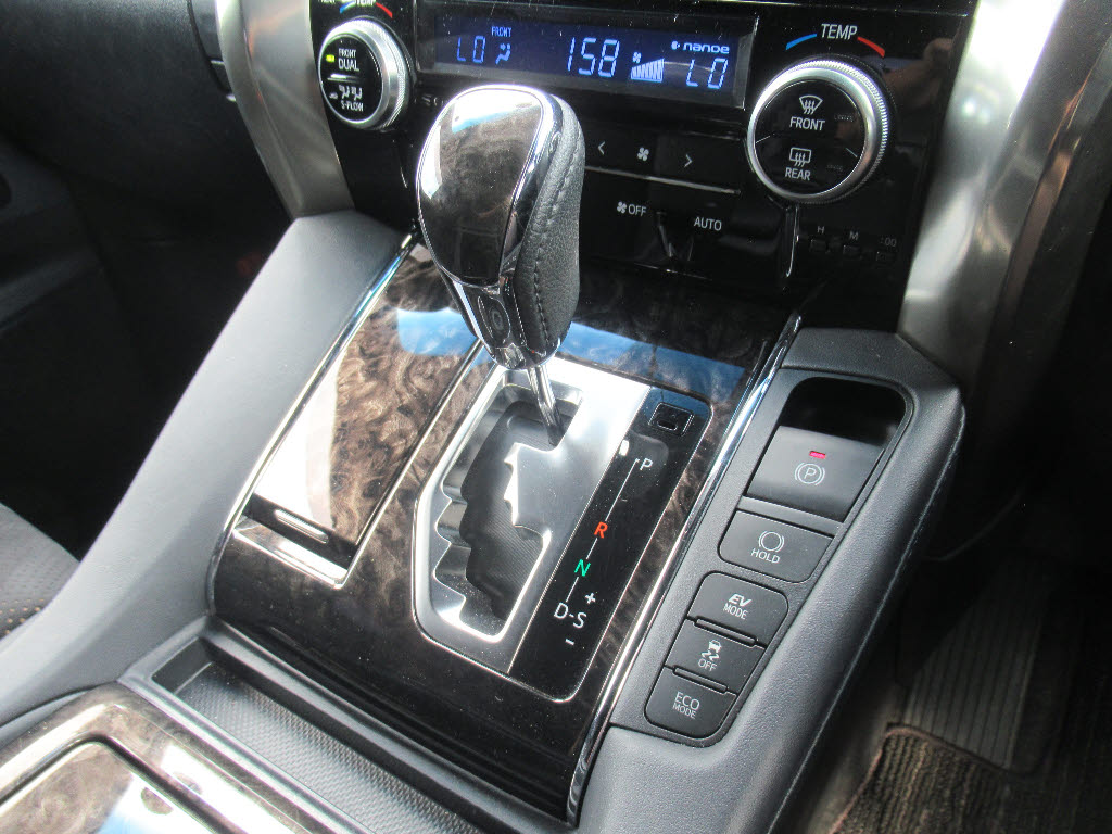 トヨタ アルファード ハイブリッド7枚目