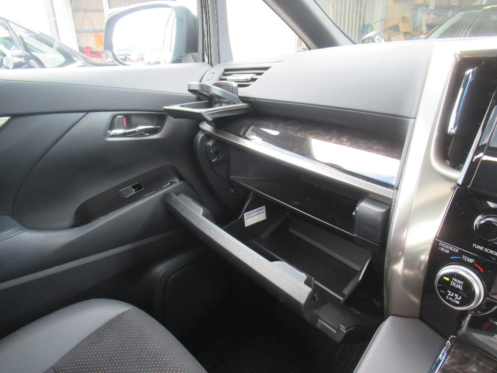 トヨタ アルファード ハイブリッド8枚目