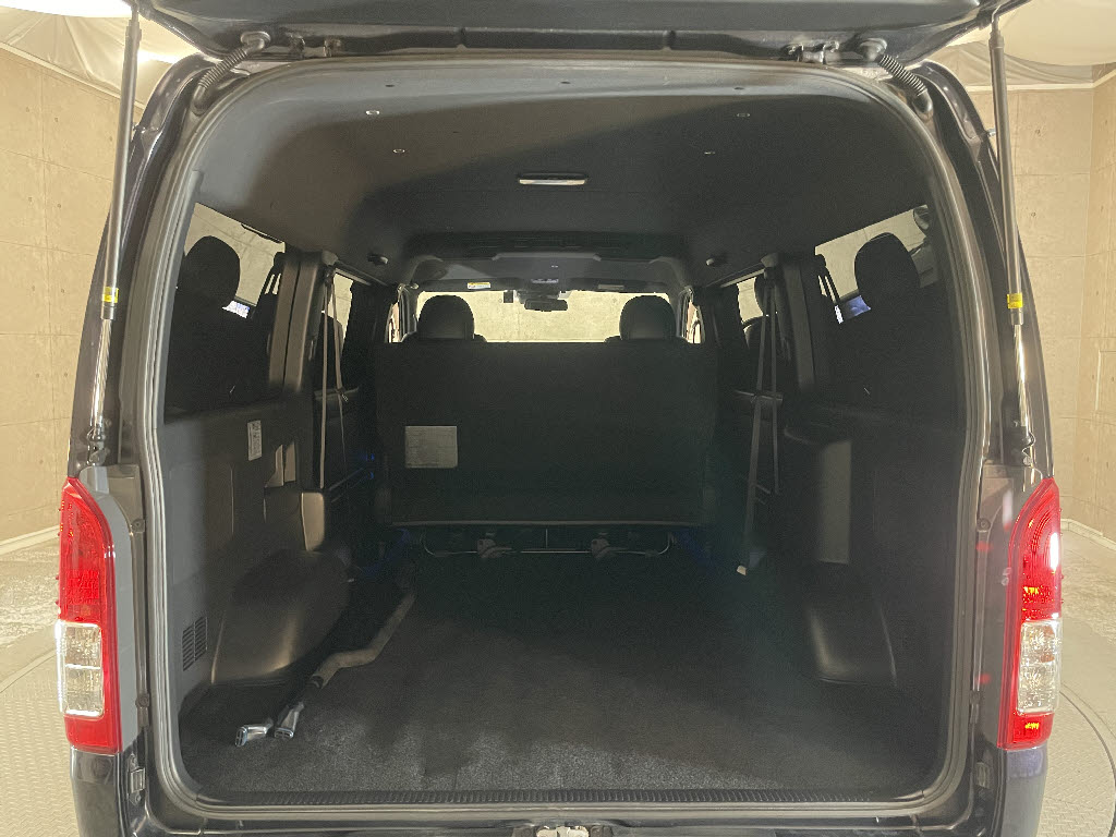 トヨタ ハイエースV7枚目