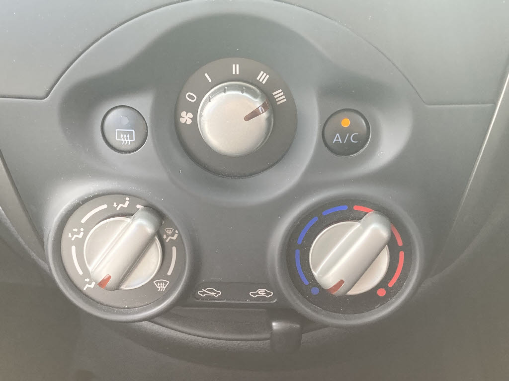 ニッサン マーチ6枚目