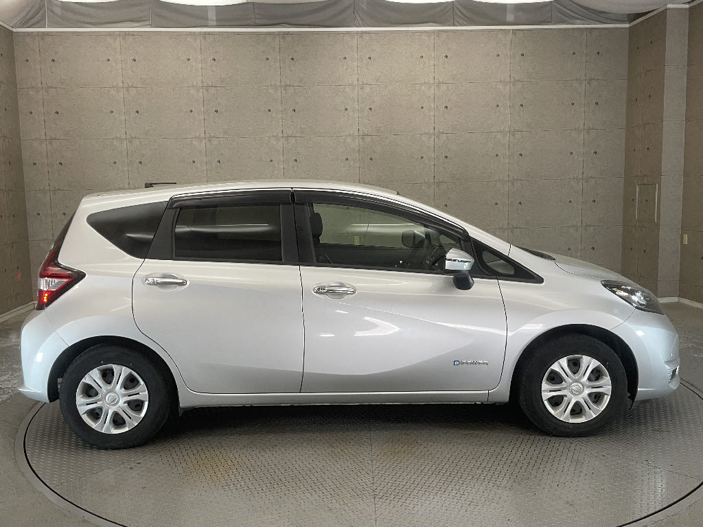 ニッサン ノート13枚目